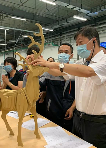 省人大常委会副主任、省总工会主席宋希斌莅临森鹰指导调研、观摩工匠大赛