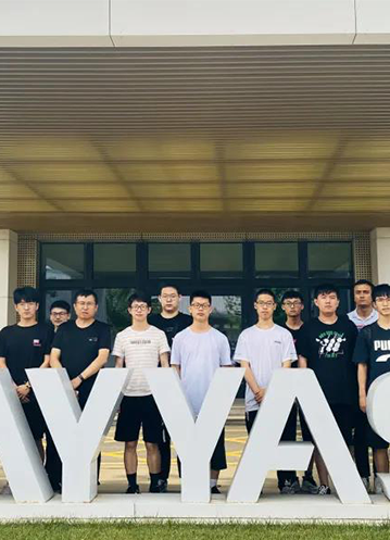 森鹰工业游下的工大学子，感悟知识与技术的交融