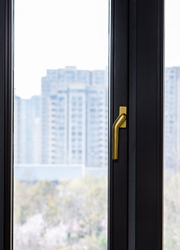 中小学生需要的不只是营养午餐，还有安静的学习环境