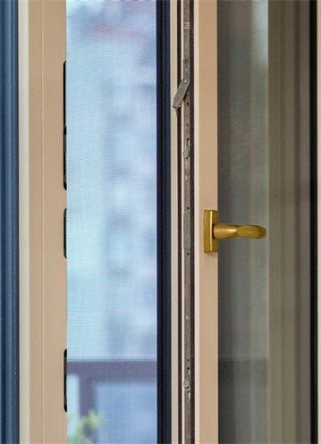 为什么德国人喜欢内开内倒的铝包木窗？